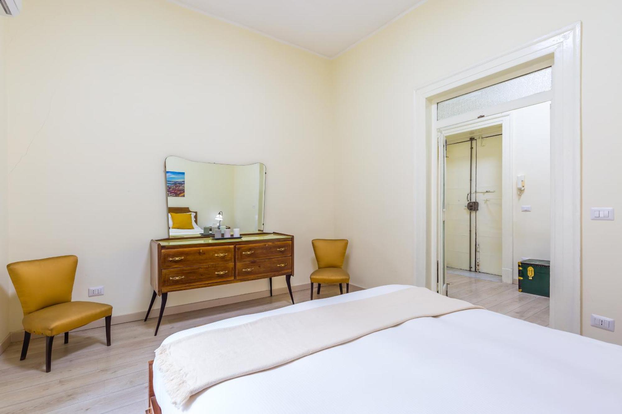 A Pochi Passi Da Piazza Del Gesu By Wonderful Italy Apartment Naples Luaran gambar