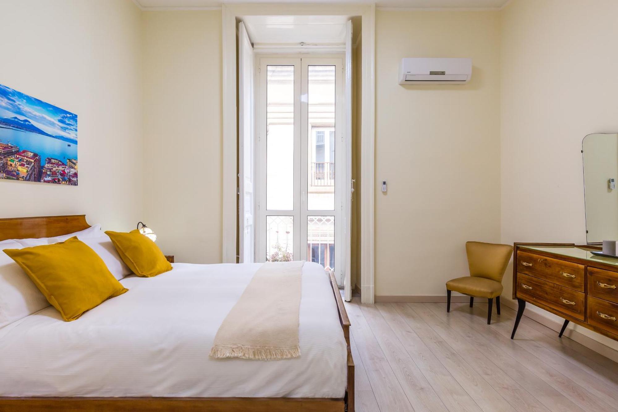A Pochi Passi Da Piazza Del Gesu By Wonderful Italy Apartment Naples Luaran gambar